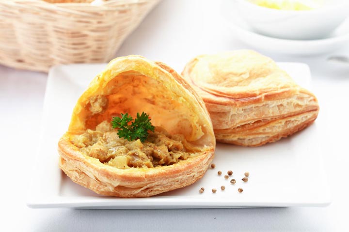กะหรี่พัฟไก่ เมนูเบเกอรี่ยอดนิยม จาก puff & pie ครัวการบินไทย